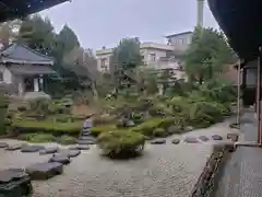 引接寺の庭園