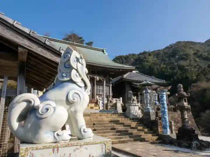 陶山神社の{uncategorized: "未分類", other: "その他", undefined: "問題あり", building: "その他建物", grave: "お墓", sacred_gate: "鳥居", guardian: "狛犬", statue: "像", buddha: "仏像", history: "歴史", nature: "自然", garden: "庭園", animal: "動物", pagoda: "塔", temizu: "手水舎", mountain_gate: "山門・神門", sanctuary: "本殿・本堂", subordinate: "末社・摂社", art: "芸術", scenery: "景色", jizo: "地蔵", ema: "絵馬", goshuin: "御朱印", omikuji: "おみくじ", items: "授与品その他", amulet: "お守り", goshuincho: "御朱印帳", eats: "食事", festival: "お祭り", votive_dance: "神楽", shichigosan: "七五三参", wedding: "結婚式", experience: "体験その他", initially: "初詣", around: "周辺", anti_infection: "感染症対策"}