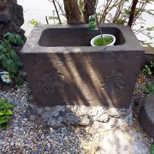五十稲荷神社(栄寿稲荷神社)の手水舎