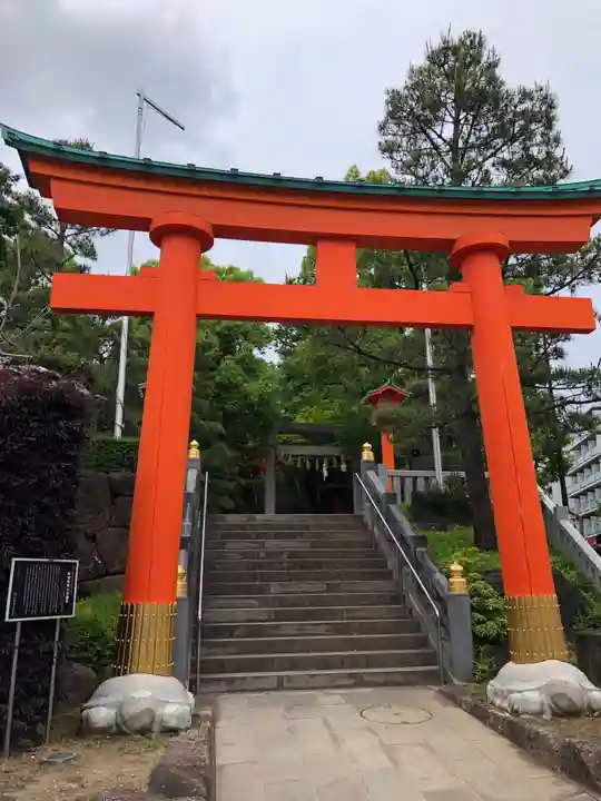 穴八幡宮の鳥居
