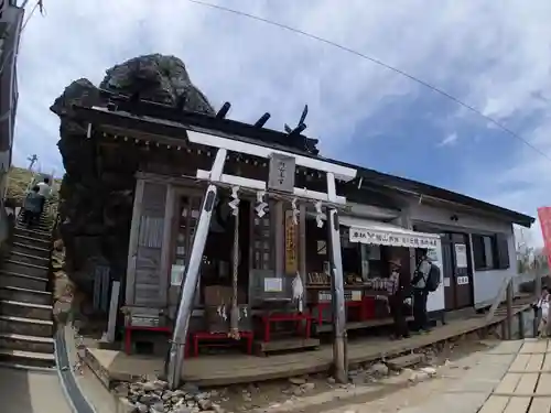 劔山本宮宝蔵石神社の鳥居