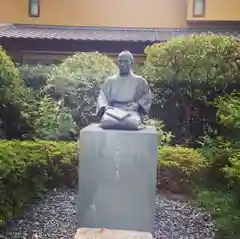 松陰神社の像