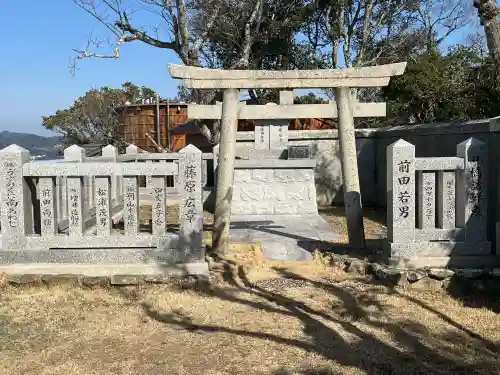 鳴門御崎神社の{uncategorized: "未分類", other: "その他", undefined: "問題あり", building: "その他建物", grave: "お墓", sacred_gate: "鳥居", guardian: "狛犬", statue: "像", buddha: "仏像", history: "歴史", nature: "自然", garden: "庭園", animal: "動物", pagoda: "塔", temizu: "手水舎", mountain_gate: "山門・神門", sanctuary: "本殿・本堂", subordinate: "末社・摂社", art: "芸術", scenery: "景色", jizo: "地蔵", ema: "絵馬", goshuin: "御朱印", omikuji: "おみくじ", items: "授与品その他", amulet: "お守り", goshuincho: "御朱印帳", eats: "食事", festival: "お祭り", votive_dance: "神楽", shichigosan: "七五三参", wedding: "結婚式", experience: "体験その他", initially: "初詣", around: "周辺", anti_infection: "感染症対策"}