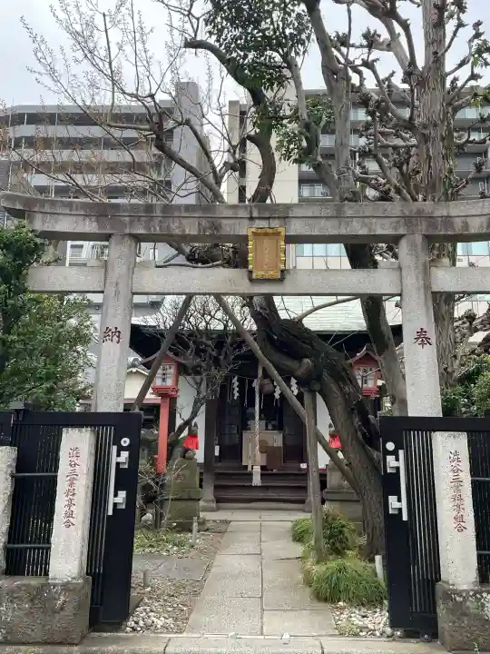 四谷於岩稲荷田宮神社の{uncategorized: "未分類", other: "その他", undefined: "問題あり", building: "その他建物", grave: "お墓", sacred_gate: "鳥居", guardian: "狛犬", statue: "像", buddha: "仏像", history: "歴史", nature: "自然", garden: "庭園", animal: "動物", pagoda: "塔", temizu: "手水舎", mountain_gate: "山門・神門", sanctuary: "本殿・本堂", subordinate: "末社・摂社", art: "芸術", scenery: "景色", jizo: "地蔵", ema: "絵馬", goshuin: "御朱印", omikuji: "おみくじ", items: "授与品その他", amulet: "お守り", goshuincho: "御朱印帳", eats: "食事", festival: "お祭り", votive_dance: "神楽", shichigosan: "七五三参", wedding: "結婚式", experience: "体験その他", initially: "初詣", around: "周辺", anti_infection: "感染症対策"}