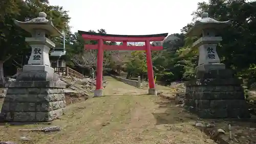 金華山黄金山神社の鳥居