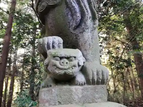 顕國魂神社の狛犬