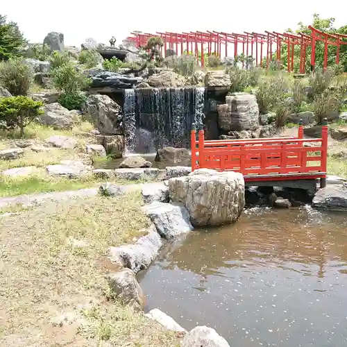 高山稲荷神社の庭園