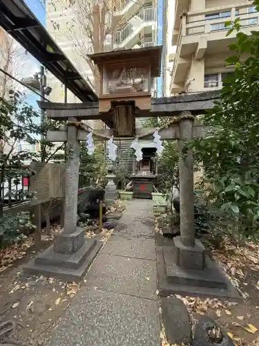 稲荷鬼王神社の{uncategorized: "未分類", other: "その他", undefined: "問題あり", building: "その他建物", grave: "お墓", sacred_gate: "鳥居", guardian: "狛犬", statue: "像", buddha: "仏像", history: "歴史", nature: "自然", garden: "庭園", animal: "動物", pagoda: "塔", temizu: "手水舎", mountain_gate: "山門・神門", sanctuary: "本殿・本堂", subordinate: "末社・摂社", art: "芸術", scenery: "景色", jizo: "地蔵", ema: "絵馬", goshuin: "御朱印", omikuji: "おみくじ", items: "授与品その他", amulet: "お守り", goshuincho: "御朱印帳", eats: "食事", festival: "お祭り", votive_dance: "神楽", shichigosan: "七五三参", wedding: "結婚式", experience: "体験その他", initially: "初詣", around: "周辺", anti_infection: "感染症対策"}