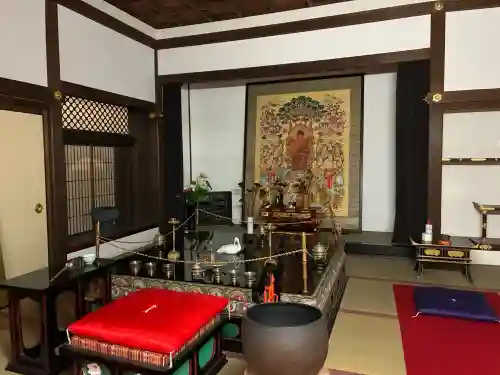 勧修寺の{uncategorized: "未分類", other: "その他", undefined: "問題あり", building: "その他建物", grave: "お墓", sacred_gate: "鳥居", guardian: "狛犬", statue: "像", buddha: "仏像", history: "歴史", nature: "自然", garden: "庭園", animal: "動物", pagoda: "塔", temizu: "手水舎", mountain_gate: "山門・神門", sanctuary: "本殿・本堂", subordinate: "末社・摂社", art: "芸術", scenery: "景色", jizo: "地蔵", ema: "絵馬", goshuin: "御朱印", omikuji: "おみくじ", items: "授与品その他", amulet: "お守り", goshuincho: "御朱印帳", eats: "食事", festival: "お祭り", votive_dance: "神楽", shichigosan: "七五三参", wedding: "結婚式", experience: "体験その他", initially: "初詣", around: "周辺", anti_infection: "感染症対策"}