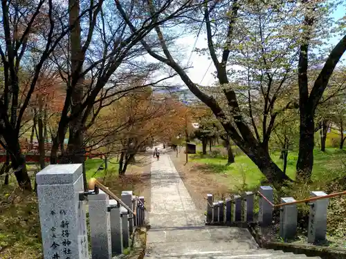 新得神社の庭園