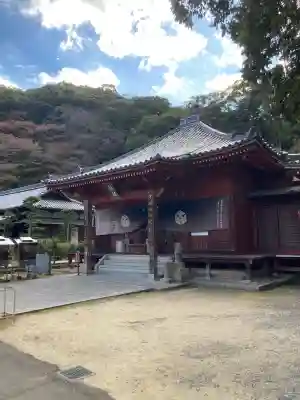観音寺の{uncategorized: "未分類", other: "その他", undefined: "問題あり", building: "その他建物", grave: "お墓", sacred_gate: "鳥居", guardian: "狛犬", statue: "像", buddha: "仏像", history: "歴史", nature: "自然", garden: "庭園", animal: "動物", pagoda: "塔", temizu: "手水舎", mountain_gate: "山門・神門", sanctuary: "本殿・本堂", subordinate: "末社・摂社", art: "芸術", scenery: "景色", jizo: "地蔵", ema: "絵馬", goshuin: "御朱印", omikuji: "おみくじ", items: "授与品その他", amulet: "お守り", goshuincho: "御朱印帳", eats: "食事", festival: "お祭り", votive_dance: "神楽", shichigosan: "七五三参", wedding: "結婚式", experience: "体験その他", initially: "初詣", around: "周辺", anti_infection: "感染症対策"}