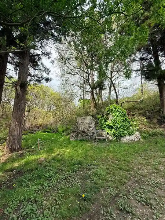 正一位石倉稲荷神社の{uncategorized: "未分類", other: "その他", undefined: "問題あり", building: "その他建物", grave: "お墓", sacred_gate: "鳥居", guardian: "狛犬", statue: "像", buddha: "仏像", history: "歴史", nature: "自然", garden: "庭園", animal: "動物", pagoda: "塔", temizu: "手水舎", mountain_gate: "山門・神門", sanctuary: "本殿・本堂", subordinate: "末社・摂社", art: "芸術", scenery: "景色", jizo: "地蔵", ema: "絵馬", goshuin: "御朱印", omikuji: "おみくじ", items: "授与品その他", amulet: "お守り", goshuincho: "御朱印帳", eats: "食事", festival: "お祭り", votive_dance: "神楽", shichigosan: "七五三参", wedding: "結婚式", experience: "体験その他", initially: "初詣", around: "周辺", anti_infection: "感染症対策"}