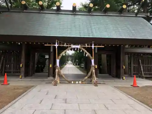 帯廣神社の山門・神門