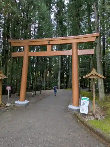 熊野本宮大社の{uncategorized: "未分類", other: "その他", undefined: "問題あり", building: "その他建物", grave: "お墓", sacred_gate: "鳥居", guardian: "狛犬", statue: "像", buddha: "仏像", history: "歴史", nature: "自然", garden: "庭園", animal: "動物", pagoda: "塔", temizu: "手水舎", mountain_gate: "山門・神門", sanctuary: "本殿・本堂", subordinate: "末社・摂社", art: "芸術", scenery: "景色", jizo: "地蔵", ema: "絵馬", goshuin: "御朱印", omikuji: "おみくじ", items: "授与品その他", amulet: "お守り", goshuincho: "御朱印帳", eats: "食事", festival: "お祭り", votive_dance: "神楽", shichigosan: "七五三参", wedding: "結婚式", experience: "体験その他", initially: "初詣", around: "周辺", anti_infection: "感染症対策"}