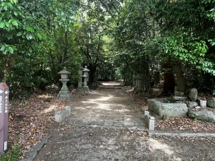 和爾下神社の{uncategorized: "未分類", other: "その他", undefined: "問題あり", building: "その他建物", grave: "お墓", sacred_gate: "鳥居", guardian: "狛犬", statue: "像", buddha: "仏像", history: "歴史", nature: "自然", garden: "庭園", animal: "動物", pagoda: "塔", temizu: "手水舎", mountain_gate: "山門・神門", sanctuary: "本殿・本堂", subordinate: "末社・摂社", art: "芸術", scenery: "景色", jizo: "地蔵", ema: "絵馬", goshuin: "御朱印", omikuji: "おみくじ", items: "授与品その他", amulet: "お守り", goshuincho: "御朱印帳", eats: "食事", festival: "お祭り", votive_dance: "神楽", shichigosan: "七五三参", wedding: "結婚式", experience: "体験その他", initially: "初詣", around: "周辺", anti_infection: "感染症対策"}