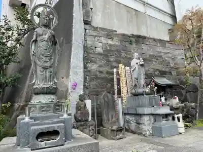 妙清寺の{uncategorized: "未分類", other: "その他", undefined: "問題あり", building: "その他建物", grave: "お墓", sacred_gate: "鳥居", guardian: "狛犬", statue: "像", buddha: "仏像", history: "歴史", nature: "自然", garden: "庭園", animal: "動物", pagoda: "塔", temizu: "手水舎", mountain_gate: "山門・神門", sanctuary: "本殿・本堂", subordinate: "末社・摂社", art: "芸術", scenery: "景色", jizo: "地蔵", ema: "絵馬", goshuin: "御朱印", omikuji: "おみくじ", items: "授与品その他", amulet: "お守り", goshuincho: "御朱印帳", eats: "食事", festival: "お祭り", votive_dance: "神楽", shichigosan: "七五三参", wedding: "結婚式", experience: "体験その他", initially: "初詣", around: "周辺", anti_infection: "感染症対策"}