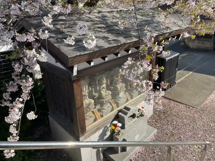 福徳院不動尊の{uncategorized: "未分類", other: "その他", undefined: "問題あり", building: "その他建物", grave: "お墓", sacred_gate: "鳥居", guardian: "狛犬", statue: "像", buddha: "仏像", history: "歴史", nature: "自然", garden: "庭園", animal: "動物", pagoda: "塔", temizu: "手水舎", mountain_gate: "山門・神門", sanctuary: "本殿・本堂", subordinate: "末社・摂社", art: "芸術", scenery: "景色", jizo: "地蔵", ema: "絵馬", goshuin: "御朱印", omikuji: "おみくじ", items: "授与品その他", amulet: "お守り", goshuincho: "御朱印帳", eats: "食事", festival: "お祭り", votive_dance: "神楽", shichigosan: "七五三参", wedding: "結婚式", experience: "体験その他", initially: "初詣", around: "周辺", anti_infection: "感染症対策"}