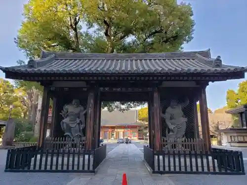 宝仙寺の山門・神門