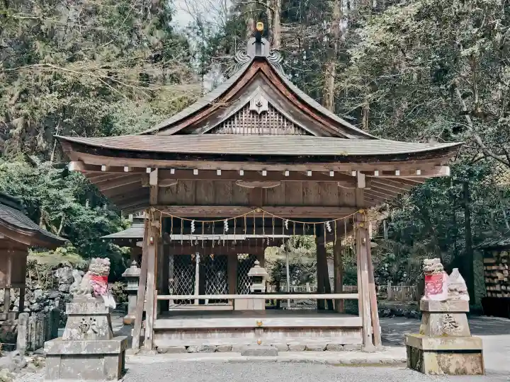 貴船神社奥宮の{uncategorized: "未分類", other: "その他", undefined: "問題あり", building: "その他建物", grave: "お墓", sacred_gate: "鳥居", guardian: "狛犬", statue: "像", buddha: "仏像", history: "歴史", nature: "自然", garden: "庭園", animal: "動物", pagoda: "塔", temizu: "手水舎", mountain_gate: "山門・神門", sanctuary: "本殿・本堂", subordinate: "末社・摂社", art: "芸術", scenery: "景色", jizo: "地蔵", ema: "絵馬", goshuin: "御朱印", omikuji: "おみくじ", items: "授与品その他", amulet: "お守り", goshuincho: "御朱印帳", eats: "食事", festival: "お祭り", votive_dance: "神楽", shichigosan: "七五三参", wedding: "結婚式", experience: "体験その他", initially: "初詣", around: "周辺", anti_infection: "感染症対策"}