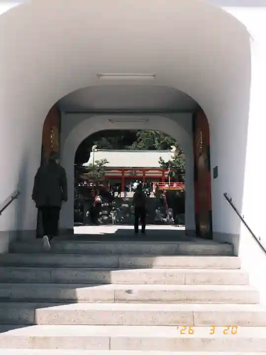 赤間神宮の{uncategorized: "未分類", other: "その他", undefined: "問題あり", building: "その他建物", grave: "お墓", sacred_gate: "鳥居", guardian: "狛犬", statue: "像", buddha: "仏像", history: "歴史", nature: "自然", garden: "庭園", animal: "動物", pagoda: "塔", temizu: "手水舎", mountain_gate: "山門・神門", sanctuary: "本殿・本堂", subordinate: "末社・摂社", art: "芸術", scenery: "景色", jizo: "地蔵", ema: "絵馬", goshuin: "御朱印", omikuji: "おみくじ", items: "授与品その他", amulet: "お守り", goshuincho: "御朱印帳", eats: "食事", festival: "お祭り", votive_dance: "神楽", shichigosan: "七五三参", wedding: "結婚式", experience: "体験その他", initially: "初詣", around: "周辺", anti_infection: "感染症対策"}