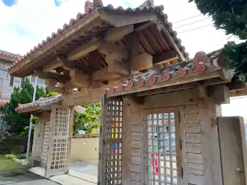 普天満山神宮寺の山門