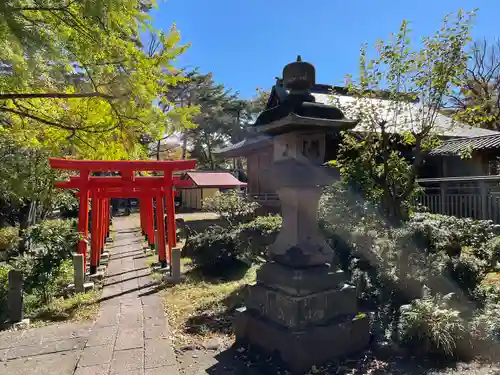 与次郎稲荷神社の建物その他