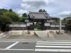 養学院の山門