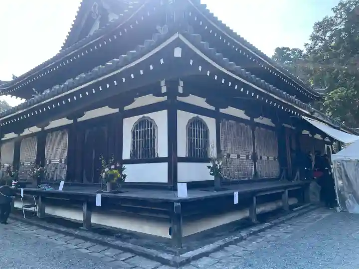 御寺 泉涌寺の{uncategorized: "未分類", other: "その他", undefined: "問題あり", building: "その他建物", grave: "お墓", sacred_gate: "鳥居", guardian: "狛犬", statue: "像", buddha: "仏像", history: "歴史", nature: "自然", garden: "庭園", animal: "動物", pagoda: "塔", temizu: "手水舎", mountain_gate: "山門・神門", sanctuary: "本殿・本堂", subordinate: "末社・摂社", art: "芸術", scenery: "景色", jizo: "地蔵", ema: "絵馬", goshuin: "御朱印", omikuji: "おみくじ", items: "授与品その他", amulet: "お守り", goshuincho: "御朱印帳", eats: "食事", festival: "お祭り", votive_dance: "神楽", shichigosan: "七五三参", wedding: "結婚式", experience: "体験その他", initially: "初詣", around: "周辺", anti_infection: "感染症対策"}