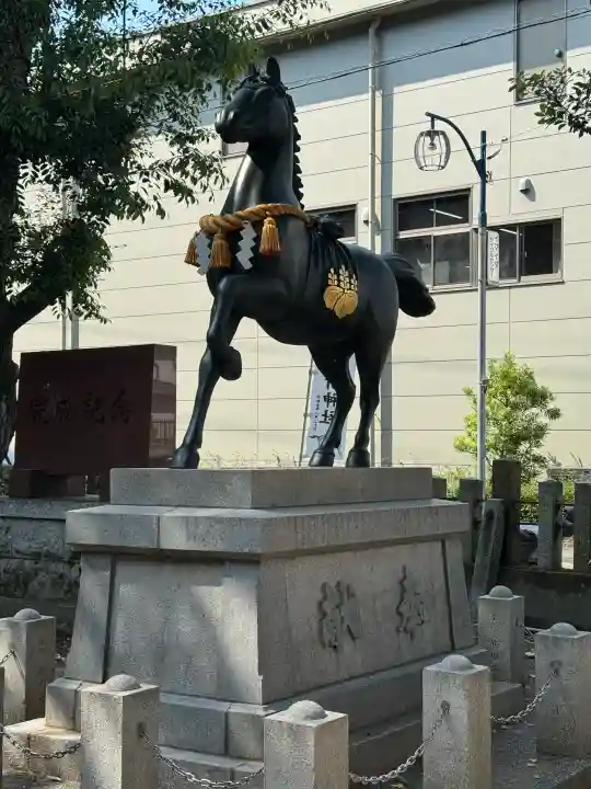 六所神社の{uncategorized: "未分類", other: "その他", undefined: "問題あり", building: "その他建物", grave: "お墓", sacred_gate: "鳥居", guardian: "狛犬", statue: "像", buddha: "仏像", history: "歴史", nature: "自然", garden: "庭園", animal: "動物", pagoda: "塔", temizu: "手水舎", mountain_gate: "山門・神門", sanctuary: "本殿・本堂", subordinate: "末社・摂社", art: "芸術", scenery: "景色", jizo: "地蔵", ema: "絵馬", goshuin: "御朱印", omikuji: "おみくじ", items: "授与品その他", amulet: "お守り", goshuincho: "御朱印帳", eats: "食事", festival: "お祭り", votive_dance: "神楽", shichigosan: "七五三参", wedding: "結婚式", experience: "体験その他", initially: "初詣", around: "周辺", anti_infection: "感染症対策"}
