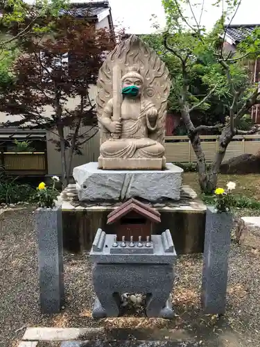 願掛け寺　香林寺の像