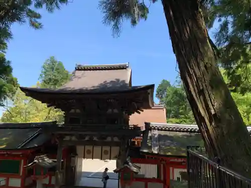 石上神宮の山門・神門