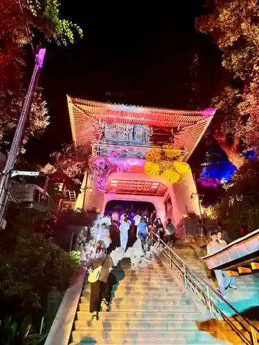 江島神社の山門