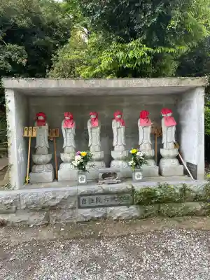 自性院の{uncategorized: "未分類", other: "その他", undefined: "問題あり", building: "その他建物", grave: "お墓", sacred_gate: "鳥居", guardian: "狛犬", statue: "像", buddha: "仏像", history: "歴史", nature: "自然", garden: "庭園", animal: "動物", pagoda: "塔", temizu: "手水舎", mountain_gate: "山門・神門", sanctuary: "本殿・本堂", subordinate: "末社・摂社", art: "芸術", scenery: "景色", jizo: "地蔵", ema: "絵馬", goshuin: "御朱印", omikuji: "おみくじ", items: "授与品その他", amulet: "お守り", goshuincho: "御朱印帳", eats: "食事", festival: "お祭り", votive_dance: "神楽", shichigosan: "七五三参", wedding: "結婚式", experience: "体験その他", initially: "初詣", around: "周辺", anti_infection: "感染症対策"}