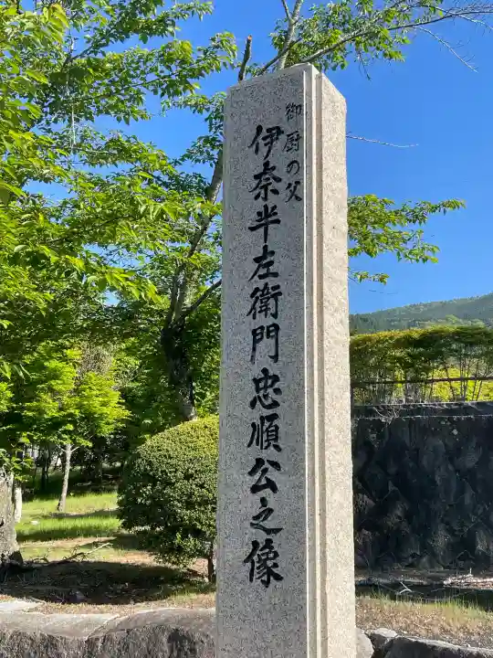 伊奈神社の{uncategorized: "未分類", other: "その他", undefined: "問題あり", building: "その他建物", grave: "お墓", sacred_gate: "鳥居", guardian: "狛犬", statue: "像", buddha: "仏像", history: "歴史", nature: "自然", garden: "庭園", animal: "動物", pagoda: "塔", temizu: "手水舎", mountain_gate: "山門・神門", sanctuary: "本殿・本堂", subordinate: "末社・摂社", art: "芸術", scenery: "景色", jizo: "地蔵", ema: "絵馬", goshuin: "御朱印", omikuji: "おみくじ", items: "授与品その他", amulet: "お守り", goshuincho: "御朱印帳", eats: "食事", festival: "お祭り", votive_dance: "神楽", shichigosan: "七五三参", wedding: "結婚式", experience: "体験その他", initially: "初詣", around: "周辺", anti_infection: "感染症対策"}