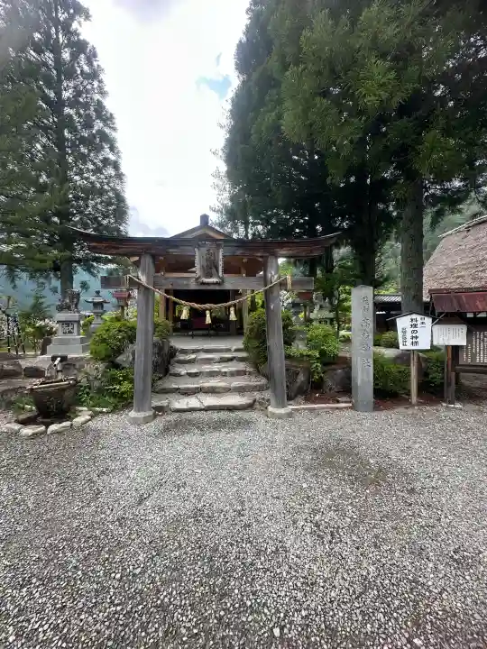 高椅神社の{uncategorized: "未分類", other: "その他", undefined: "問題あり", building: "その他建物", grave: "お墓", sacred_gate: "鳥居", guardian: "狛犬", statue: "像", buddha: "仏像", history: "歴史", nature: "自然", garden: "庭園", animal: "動物", pagoda: "塔", temizu: "手水舎", mountain_gate: "山門・神門", sanctuary: "本殿・本堂", subordinate: "末社・摂社", art: "芸術", scenery: "景色", jizo: "地蔵", ema: "絵馬", goshuin: "御朱印", omikuji: "おみくじ", items: "授与品その他", amulet: "お守り", goshuincho: "御朱印帳", eats: "食事", festival: "お祭り", votive_dance: "神楽", shichigosan: "七五三参", wedding: "結婚式", experience: "体験その他", initially: "初詣", around: "周辺", anti_infection: "感染症対策"}