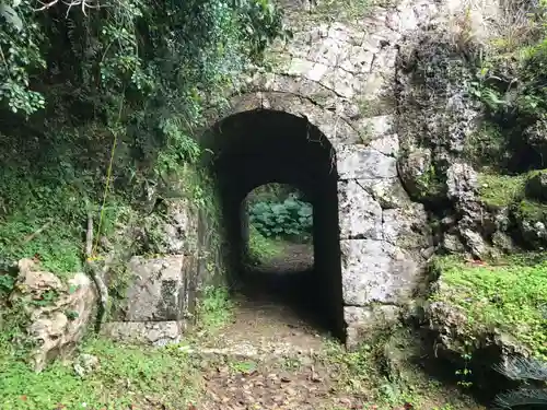 末吉宮の山門・神門