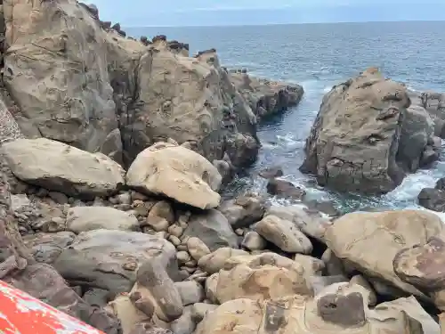 鵜戸神宮の{uncategorized: "未分類", other: "その他", undefined: "問題あり", building: "その他建物", grave: "お墓", sacred_gate: "鳥居", guardian: "狛犬", statue: "像", buddha: "仏像", history: "歴史", nature: "自然", garden: "庭園", animal: "動物", pagoda: "塔", temizu: "手水舎", mountain_gate: "山門・神門", sanctuary: "本殿・本堂", subordinate: "末社・摂社", art: "芸術", scenery: "景色", jizo: "地蔵", ema: "絵馬", goshuin: "御朱印", omikuji: "おみくじ", items: "授与品その他", amulet: "お守り", goshuincho: "御朱印帳", eats: "食事", festival: "お祭り", votive_dance: "神楽", shichigosan: "七五三参", wedding: "結婚式", experience: "体験その他", initially: "初詣", around: "周辺", anti_infection: "感染症対策"}