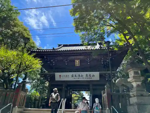高尾山薬王院の山門・神門