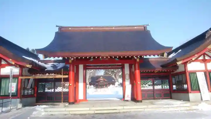 北海道護國神社の山門・神門