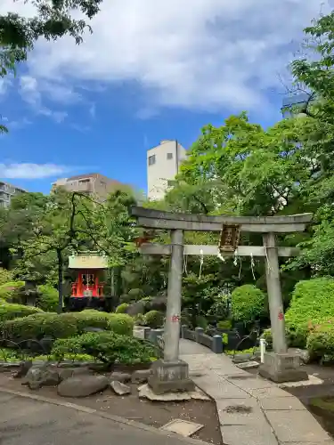 天祖諏訪神社の{uncategorized: "未分類", other: "その他", undefined: "問題あり", building: "その他建物", grave: "お墓", sacred_gate: "鳥居", guardian: "狛犬", statue: "像", buddha: "仏像", history: "歴史", nature: "自然", garden: "庭園", animal: "動物", pagoda: "塔", temizu: "手水舎", mountain_gate: "山門・神門", sanctuary: "本殿・本堂", subordinate: "末社・摂社", art: "芸術", scenery: "景色", jizo: "地蔵", ema: "絵馬", goshuin: "御朱印", omikuji: "おみくじ", items: "授与品その他", amulet: "お守り", goshuincho: "御朱印帳", eats: "食事", festival: "お祭り", votive_dance: "神楽", shichigosan: "七五三参", wedding: "結婚式", experience: "体験その他", initially: "初詣", around: "周辺", anti_infection: "感染症対策"}