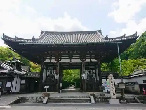 石山寺の山門