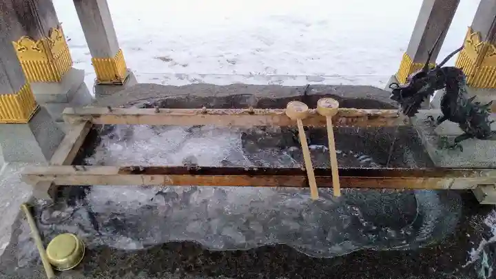 彌彦神社 (伊夜日子神社)の手水舎