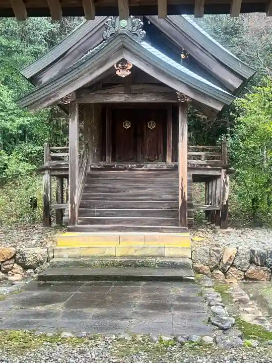 熊野大社の{uncategorized: "未分類", other: "その他", undefined: "問題あり", building: "その他建物", grave: "お墓", sacred_gate: "鳥居", guardian: "狛犬", statue: "像", buddha: "仏像", history: "歴史", nature: "自然", garden: "庭園", animal: "動物", pagoda: "塔", temizu: "手水舎", mountain_gate: "山門・神門", sanctuary: "本殿・本堂", subordinate: "末社・摂社", art: "芸術", scenery: "景色", jizo: "地蔵", ema: "絵馬", goshuin: "御朱印", omikuji: "おみくじ", items: "授与品その他", amulet: "お守り", goshuincho: "御朱印帳", eats: "食事", festival: "お祭り", votive_dance: "神楽", shichigosan: "七五三参", wedding: "結婚式", experience: "体験その他", initially: "初詣", around: "周辺", anti_infection: "感染症対策"}