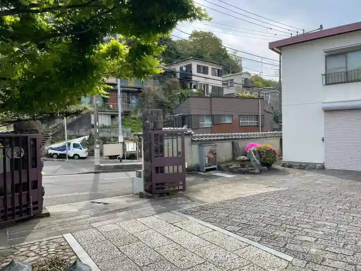 長源寺の{uncategorized: "未分類", other: "その他", undefined: "問題あり", building: "その他建物", grave: "お墓", sacred_gate: "鳥居", guardian: "狛犬", statue: "像", buddha: "仏像", history: "歴史", nature: "自然", garden: "庭園", animal: "動物", pagoda: "塔", temizu: "手水舎", mountain_gate: "山門・神門", sanctuary: "本殿・本堂", subordinate: "末社・摂社", art: "芸術", scenery: "景色", jizo: "地蔵", ema: "絵馬", goshuin: "御朱印", omikuji: "おみくじ", items: "授与品その他", amulet: "お守り", goshuincho: "御朱印帳", eats: "食事", festival: "お祭り", votive_dance: "神楽", shichigosan: "七五三参", wedding: "結婚式", experience: "体験その他", initially: "初詣", around: "周辺", anti_infection: "感染症対策"}