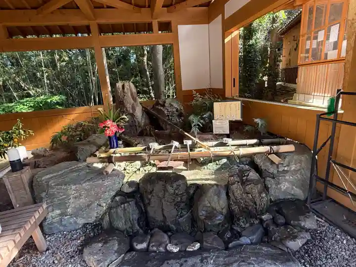 神明神社(石神さん)の{uncategorized: "未分類", other: "その他", undefined: "問題あり", building: "その他建物", grave: "お墓", sacred_gate: "鳥居", guardian: "狛犬", statue: "像", buddha: "仏像", history: "歴史", nature: "自然", garden: "庭園", animal: "動物", pagoda: "塔", temizu: "手水舎", mountain_gate: "山門・神門", sanctuary: "本殿・本堂", subordinate: "末社・摂社", art: "芸術", scenery: "景色", jizo: "地蔵", ema: "絵馬", goshuin: "御朱印", omikuji: "おみくじ", items: "授与品その他", amulet: "お守り", goshuincho: "御朱印帳", eats: "食事", festival: "お祭り", votive_dance: "神楽", shichigosan: "七五三参", wedding: "結婚式", experience: "体験その他", initially: "初詣", around: "周辺", anti_infection: "感染症対策"}