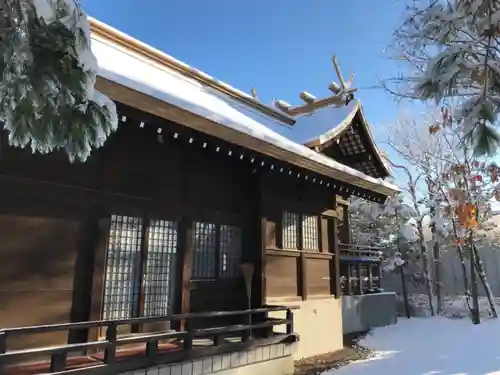 西の里神社の本殿