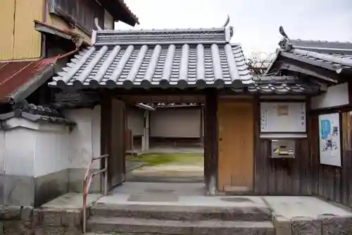 法蓮寺の山門