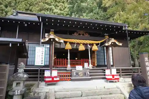 宝珠山 立石寺の本殿・本堂