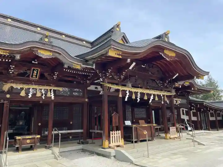 諏訪神社の{uncategorized: "未分類", other: "その他", undefined: "問題あり", building: "その他建物", grave: "お墓", sacred_gate: "鳥居", guardian: "狛犬", statue: "像", buddha: "仏像", history: "歴史", nature: "自然", garden: "庭園", animal: "動物", pagoda: "塔", temizu: "手水舎", mountain_gate: "山門・神門", sanctuary: "本殿・本堂", subordinate: "末社・摂社", art: "芸術", scenery: "景色", jizo: "地蔵", ema: "絵馬", goshuin: "御朱印", omikuji: "おみくじ", items: "授与品その他", amulet: "お守り", goshuincho: "御朱印帳", eats: "食事", festival: "お祭り", votive_dance: "神楽", shichigosan: "七五三参", wedding: "結婚式", experience: "体験その他", initially: "初詣", around: "周辺", anti_infection: "感染症対策"}
