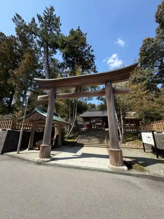 熊野大社の{uncategorized: "未分類", other: "その他", undefined: "問題あり", building: "その他建物", grave: "お墓", sacred_gate: "鳥居", guardian: "狛犬", statue: "像", buddha: "仏像", history: "歴史", nature: "自然", garden: "庭園", animal: "動物", pagoda: "塔", temizu: "手水舎", mountain_gate: "山門・神門", sanctuary: "本殿・本堂", subordinate: "末社・摂社", art: "芸術", scenery: "景色", jizo: "地蔵", ema: "絵馬", goshuin: "御朱印", omikuji: "おみくじ", items: "授与品その他", amulet: "お守り", goshuincho: "御朱印帳", eats: "食事", festival: "お祭り", votive_dance: "神楽", shichigosan: "七五三参", wedding: "結婚式", experience: "体験その他", initially: "初詣", around: "周辺", anti_infection: "感染症対策"}